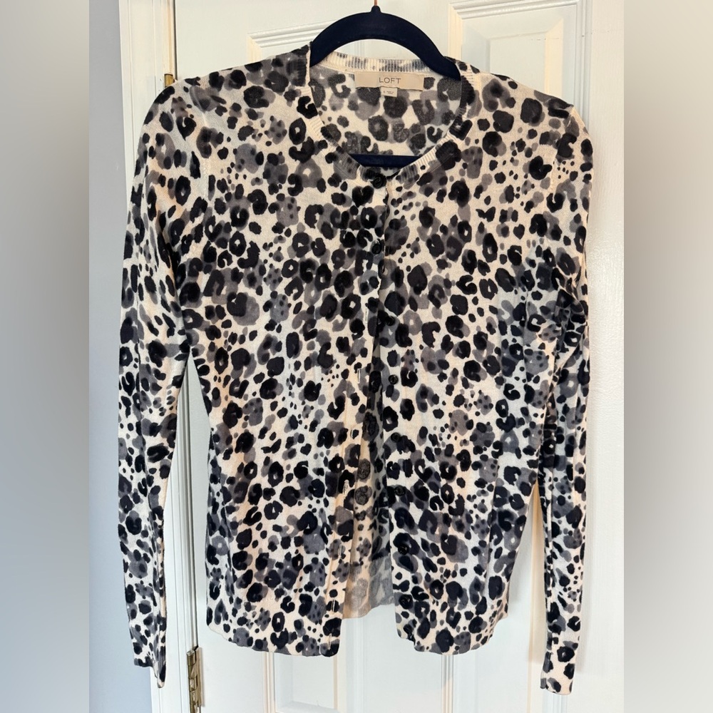 Ann Taylor LOFT Women's Black and White Leopard Print Cardigan Size Small - Picture 2 of 9
